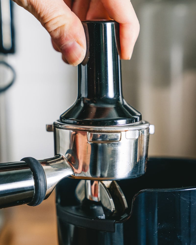 How to make espresso: tamping