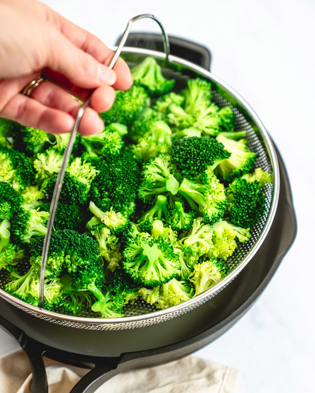 Step 2: Steaming vegetables in steamer basket.