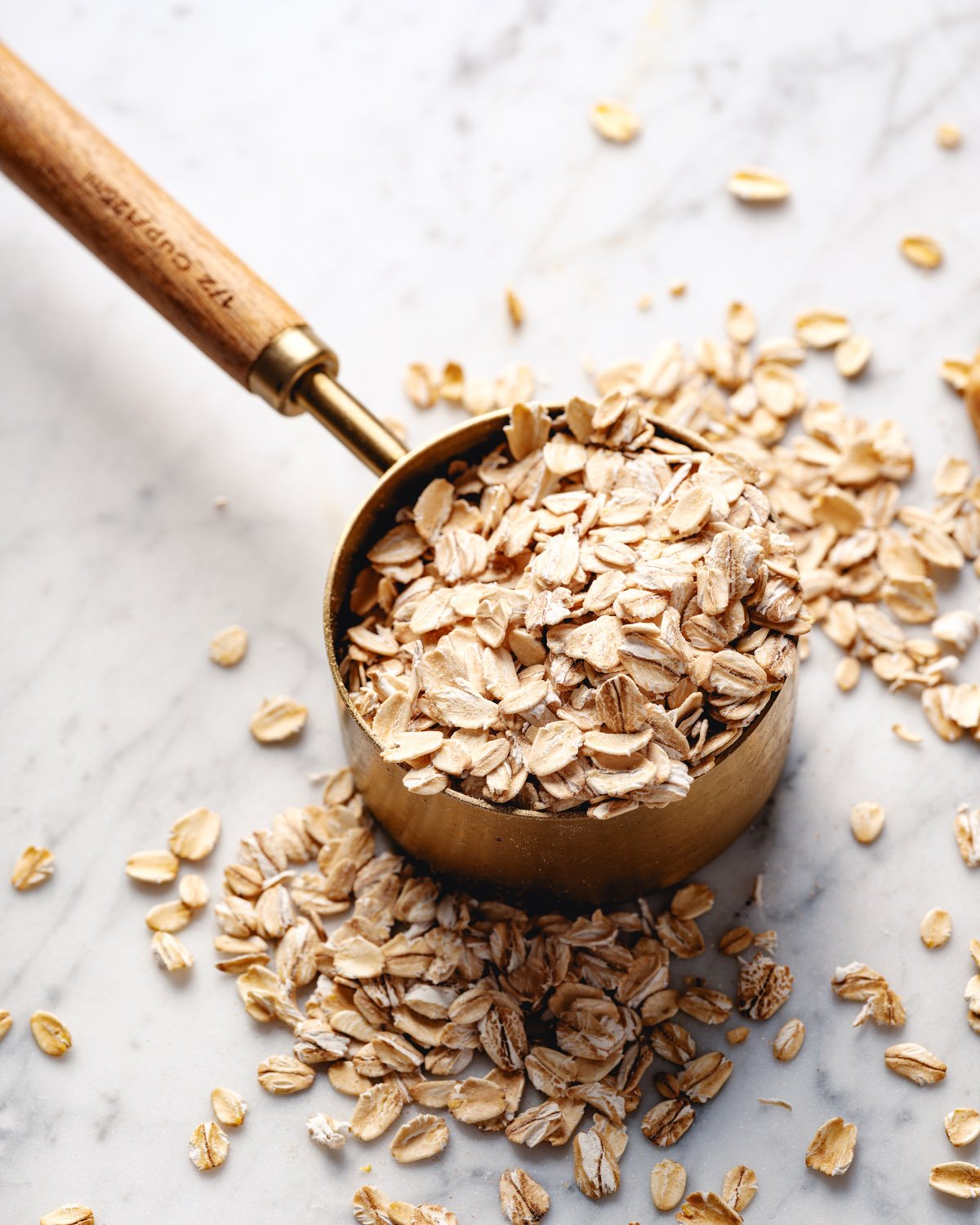 Rolled oats in cup measure
