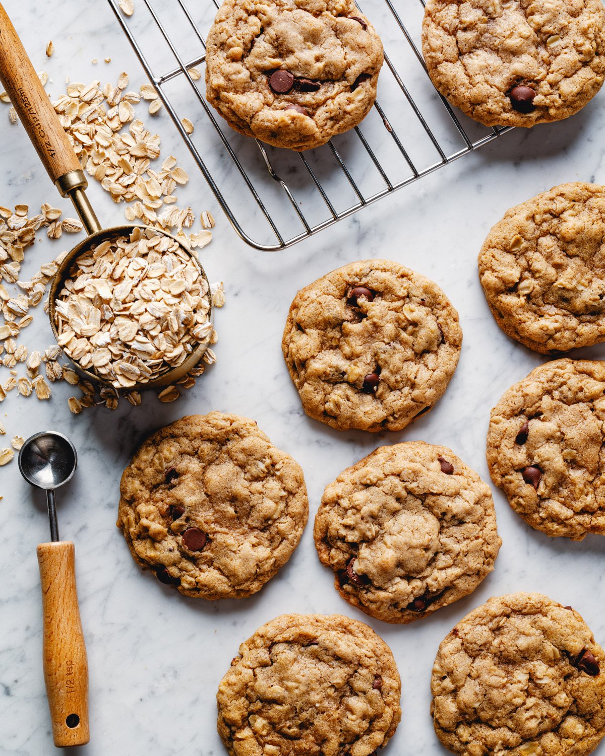 Vegan Oatmeal Chocolate Chip Cookies
