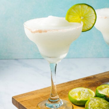 Frozen alcoholic drinks and cocktails: frozen margarita